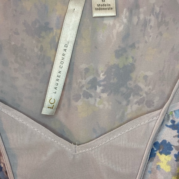Lauren Conrad Sz 8 beautiful flowered dress - Picture 3 of 5